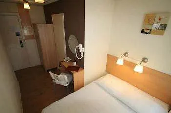 Budget Hotel Barbacan Amsterdam